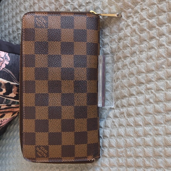 ⚡ FLASH SALE - Louis Vuitton Damier Ebene Zippy Wallet - Picture 3 of 17